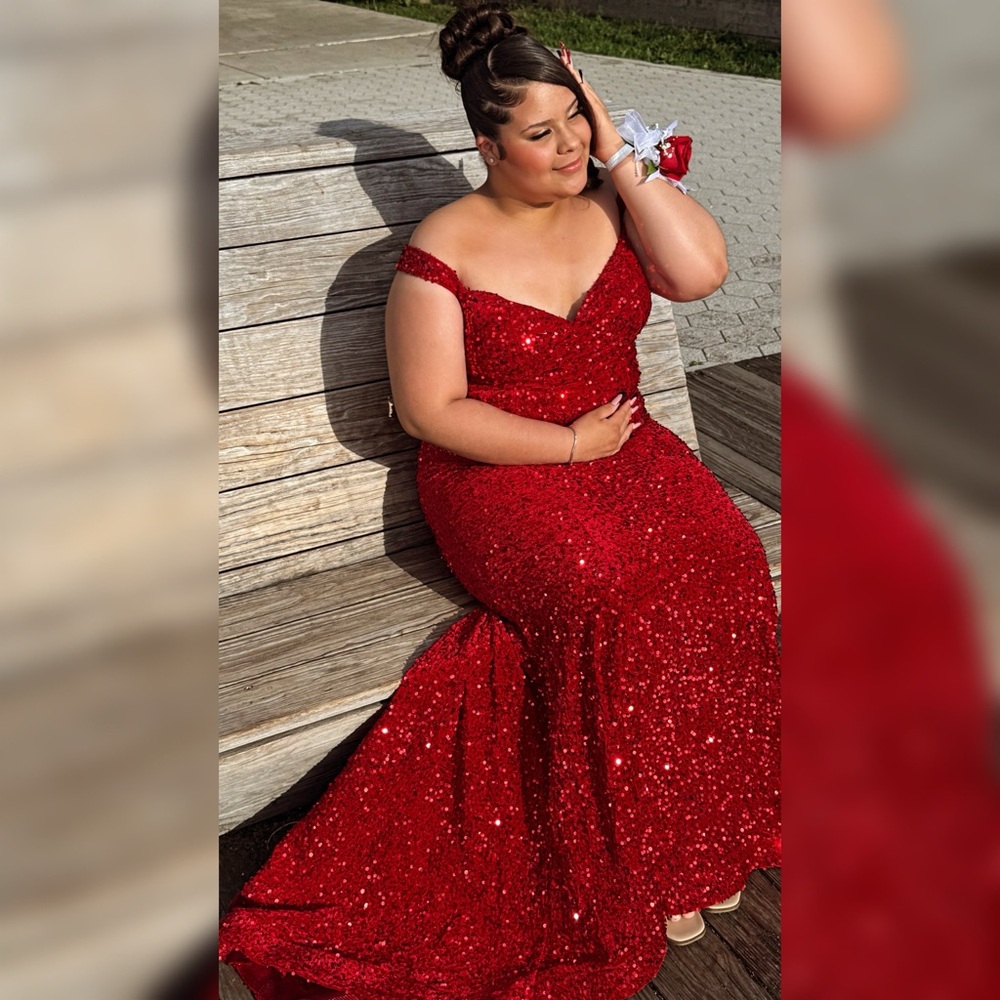 Elegant Red Sequin Off-Shoulder Gown - Picture 4 of 7
